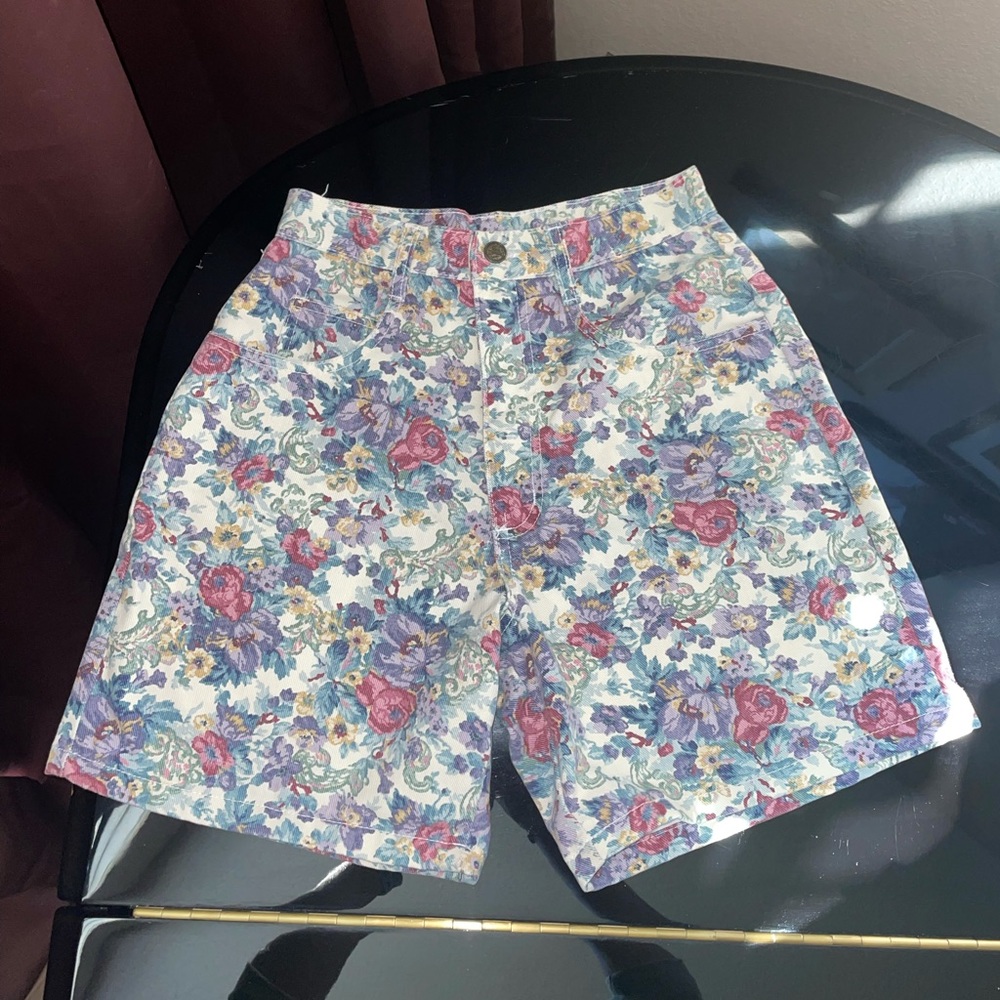 Vintage High rise floral shorts